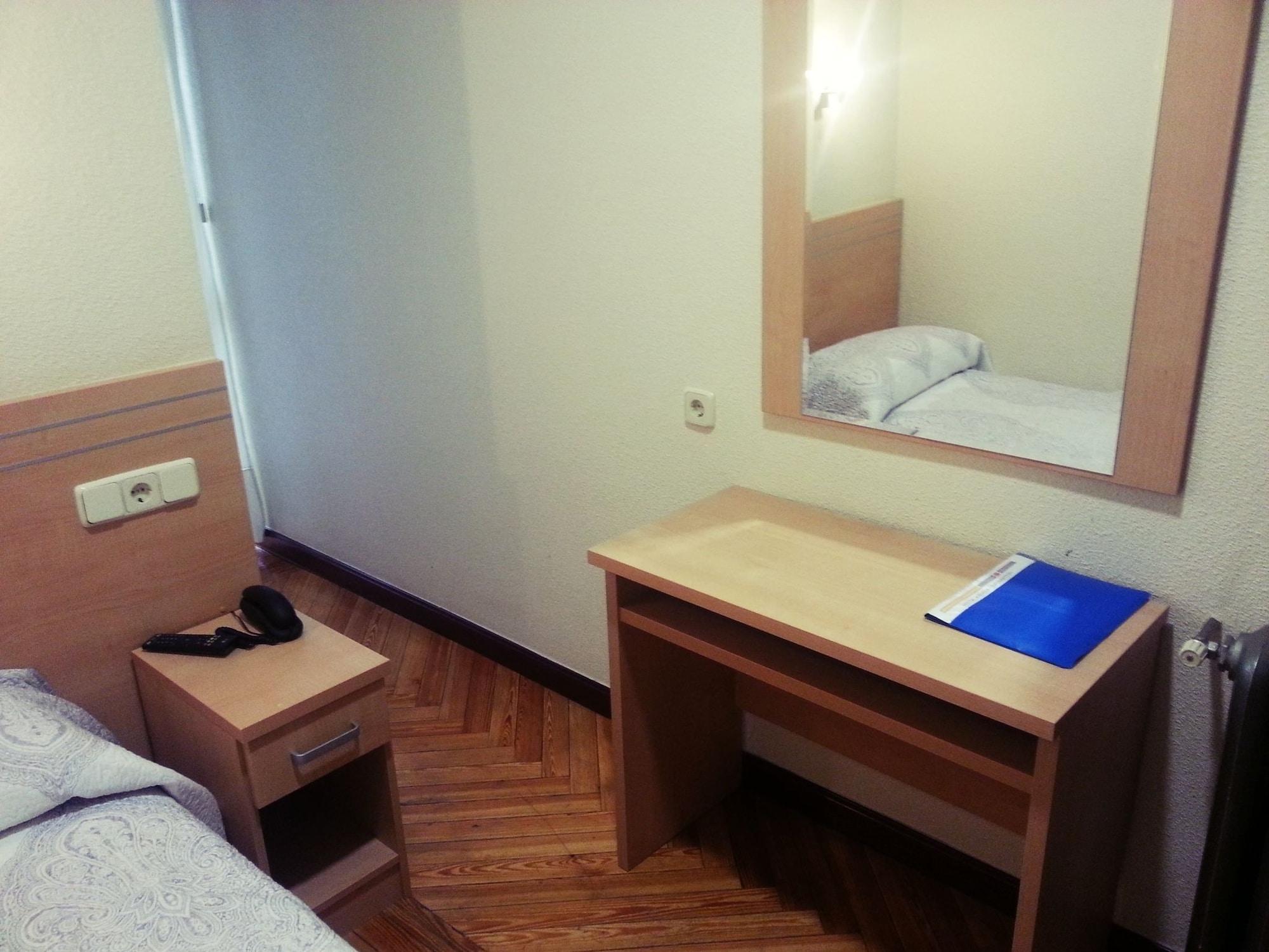 Hostal Avenida Madrid Luaran gambar