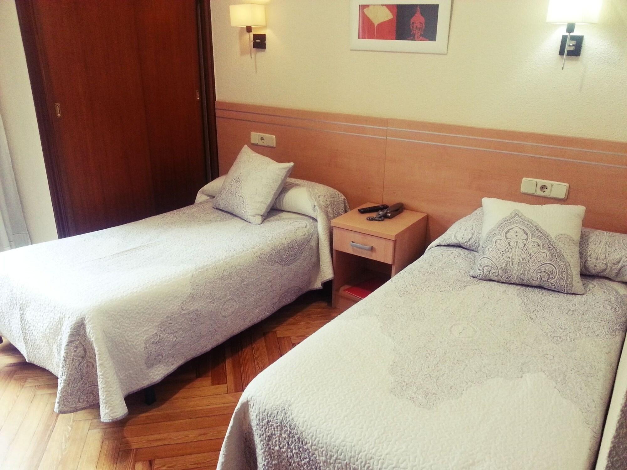 Hostal Avenida Madrid Luaran gambar