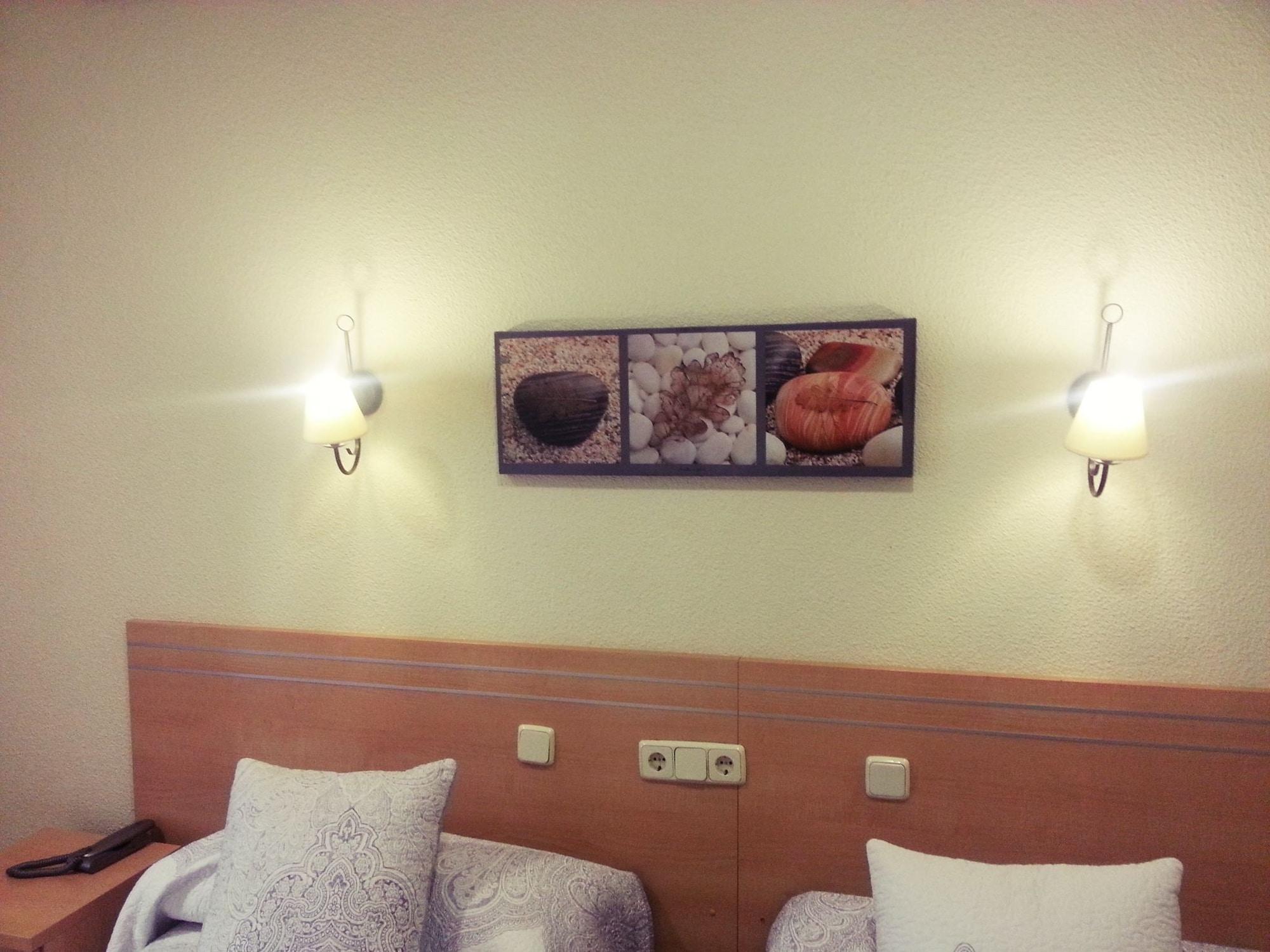 Hostal Avenida Madrid Luaran gambar