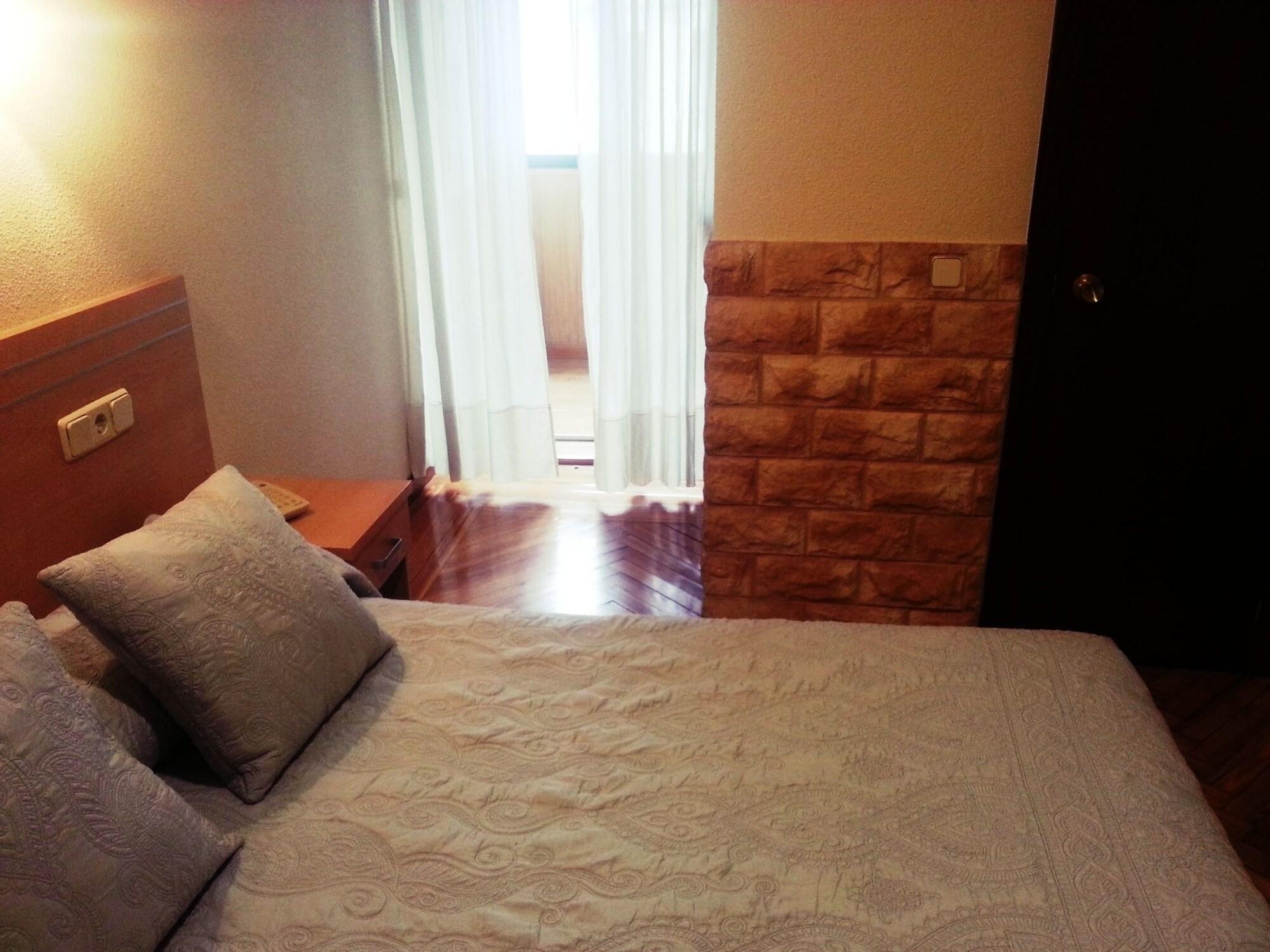 Hostal Avenida Madrid Luaran gambar
