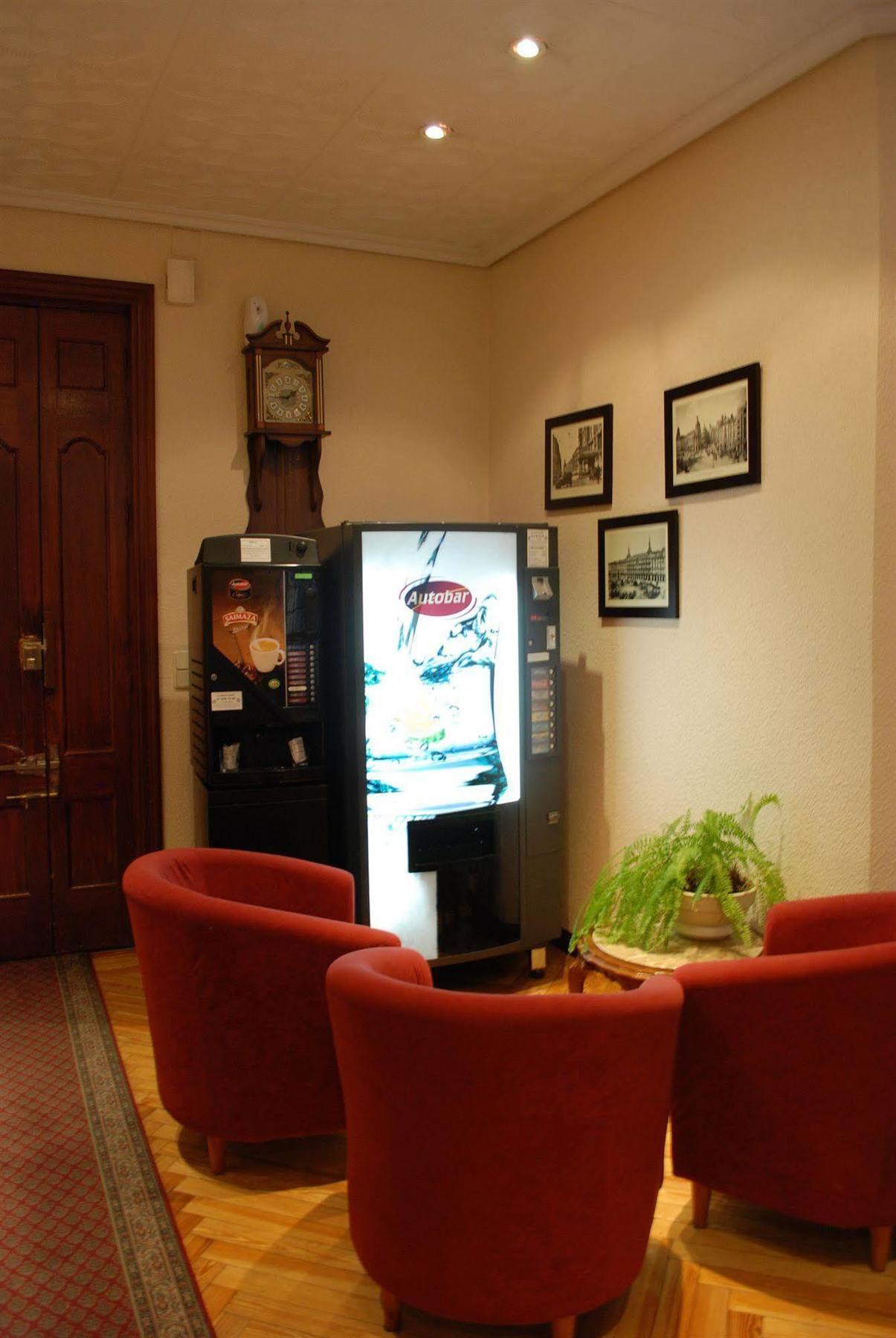 Hostal Avenida Madrid Luaran gambar